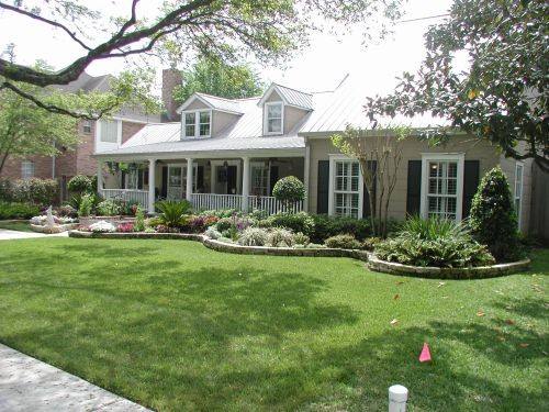 Gaithersburg home front yard after lawn mowing services and landscaping from Moyers Lawn Service