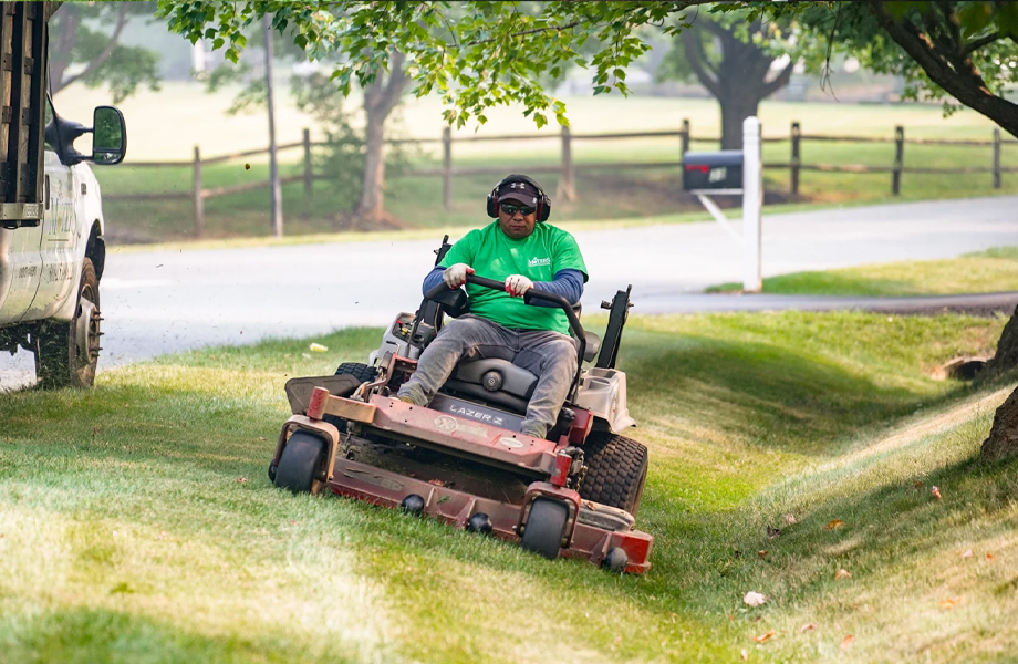 Grass Cutting, Lawn Care, Lawn Mowing Service in Layhill, MD